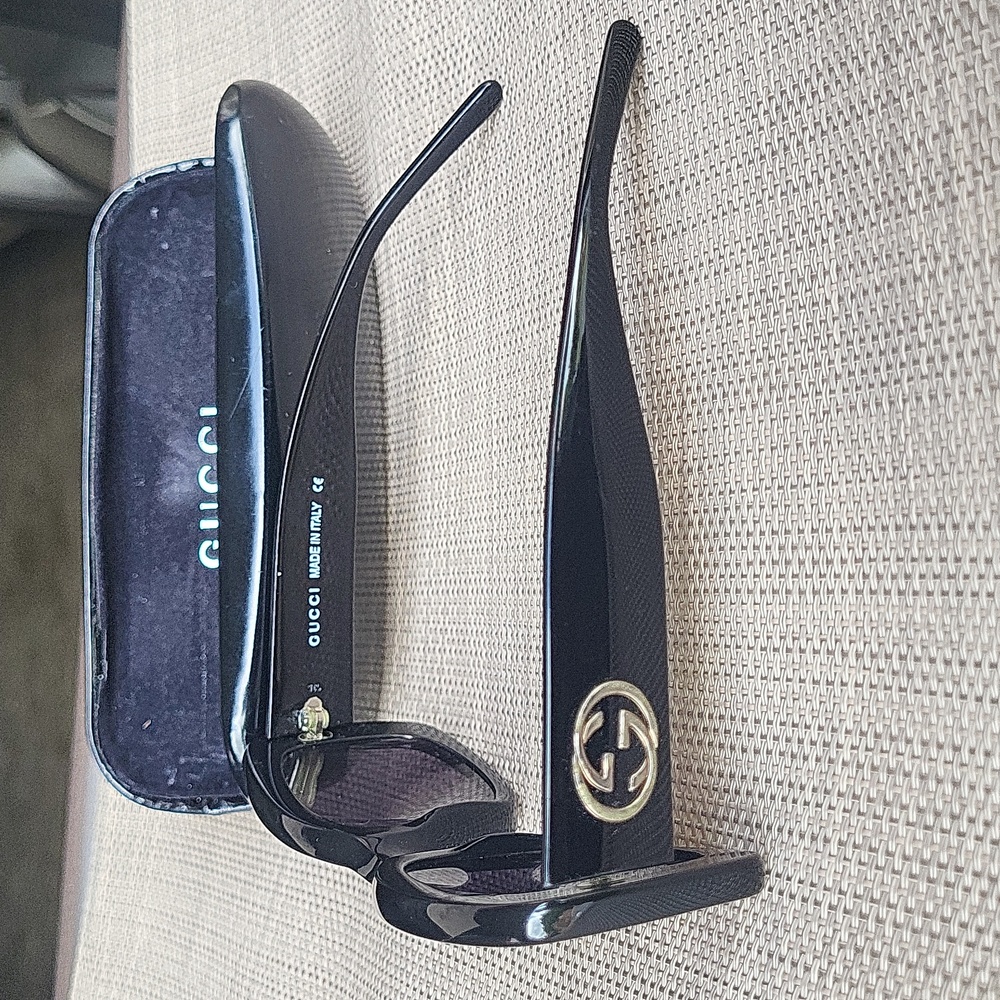 Gucci, Black Sunglasses with Interlocking GG.